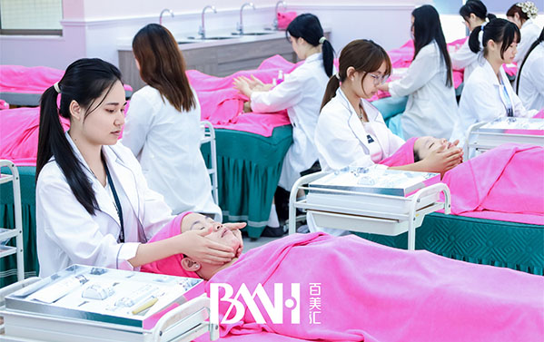 美容师的就业前景和职业方向