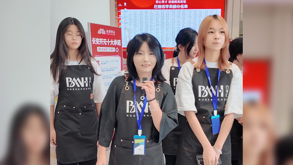 学生采访
